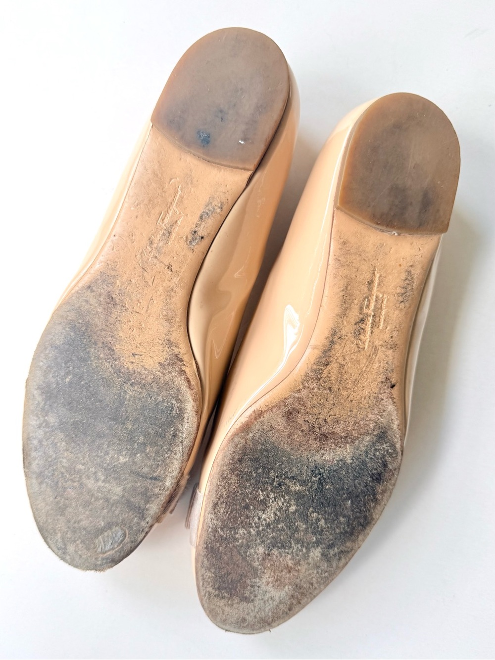 Salvatore Ferragamo Varina Beige Patent Leather Bow Ballet Flats 8.5 - Picture 16 of 16